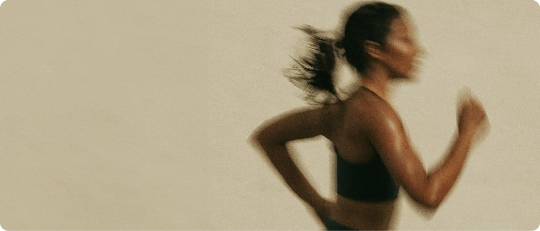 Persona corriendo como parte de una vida activa.
