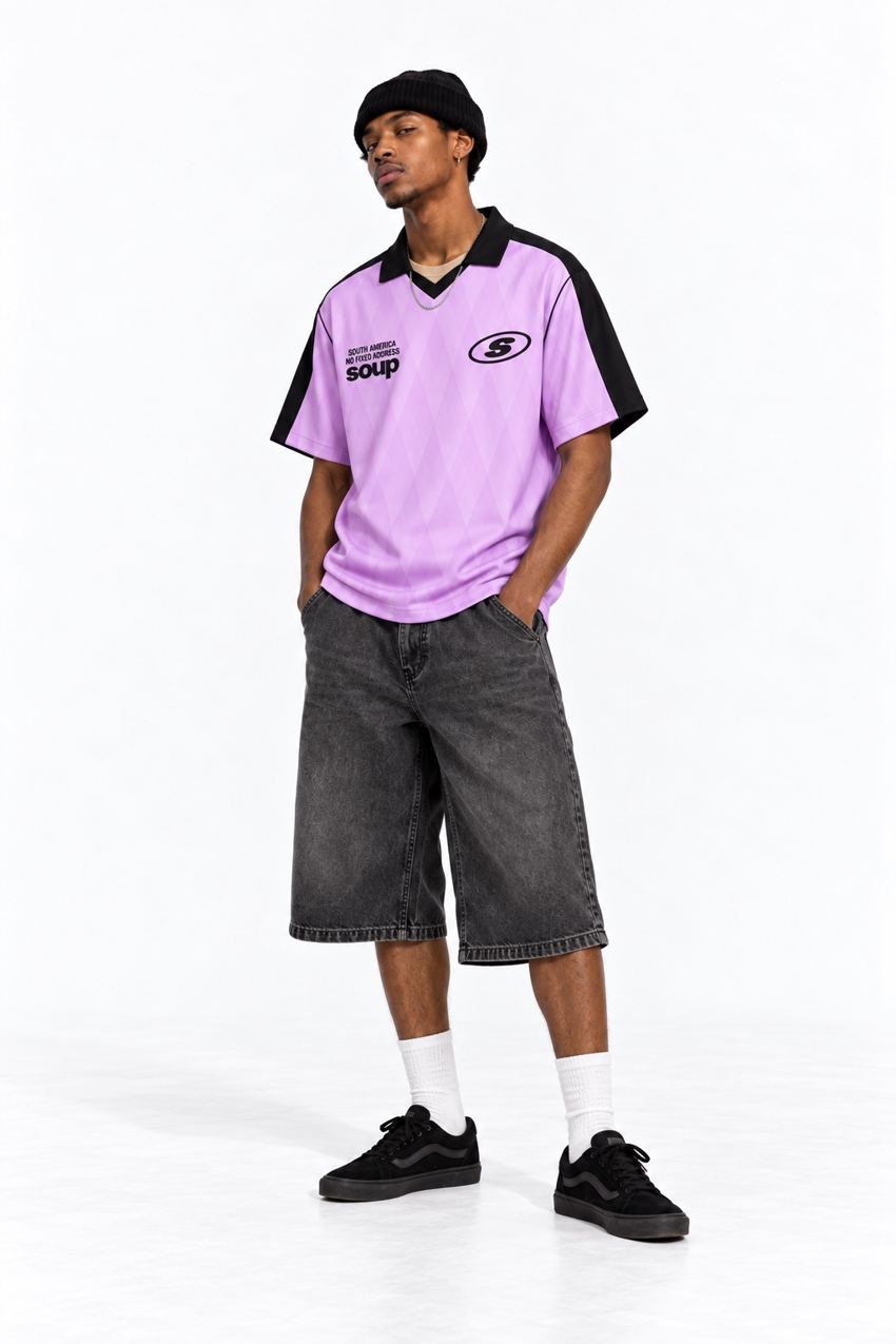Modelo vestindo jersey purple SOUP Private Label