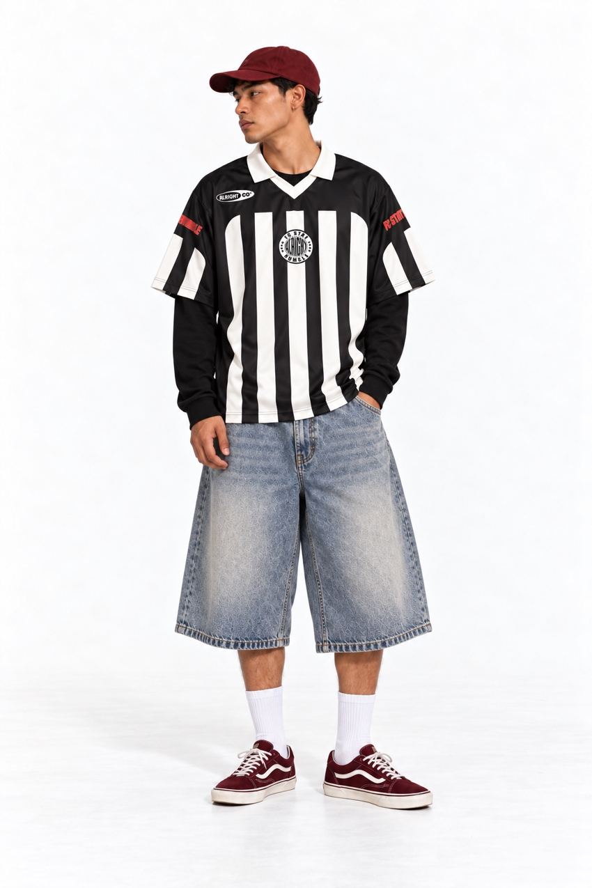 Look com jersey listrada preta e branca