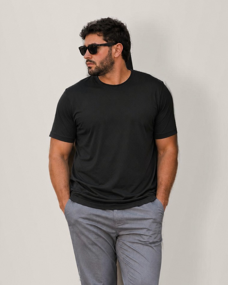 Modelo de 182 cm y 95 kg usando talle L