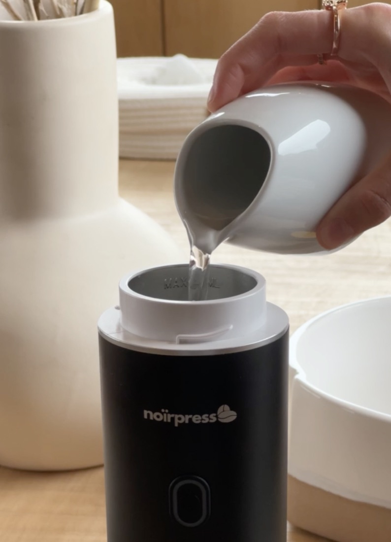 Llenado del depósito de agua de la Noirpress
