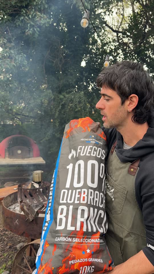 El Laucha, de Locos x el Asado, con la bolsa Fuegos Ya