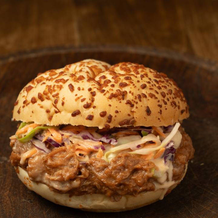 Sándwich de pulled pork con coleslaw