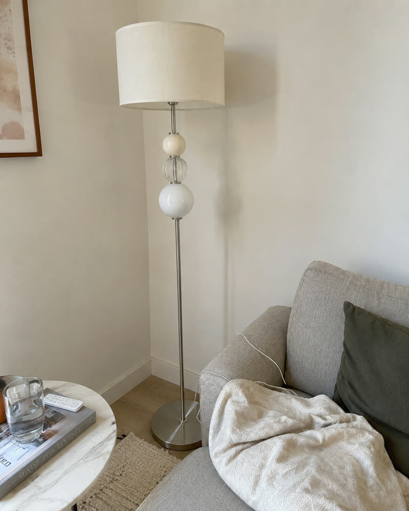 Lámpara de suelo Praga CROMO en un hogar real