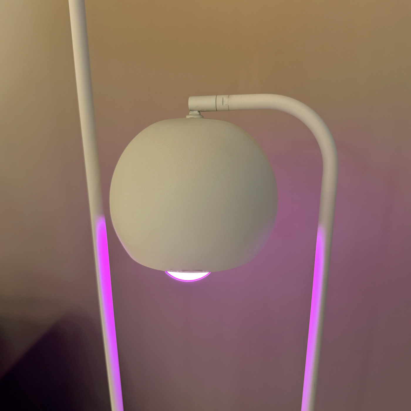 Iluminación dual eficiente con planta central