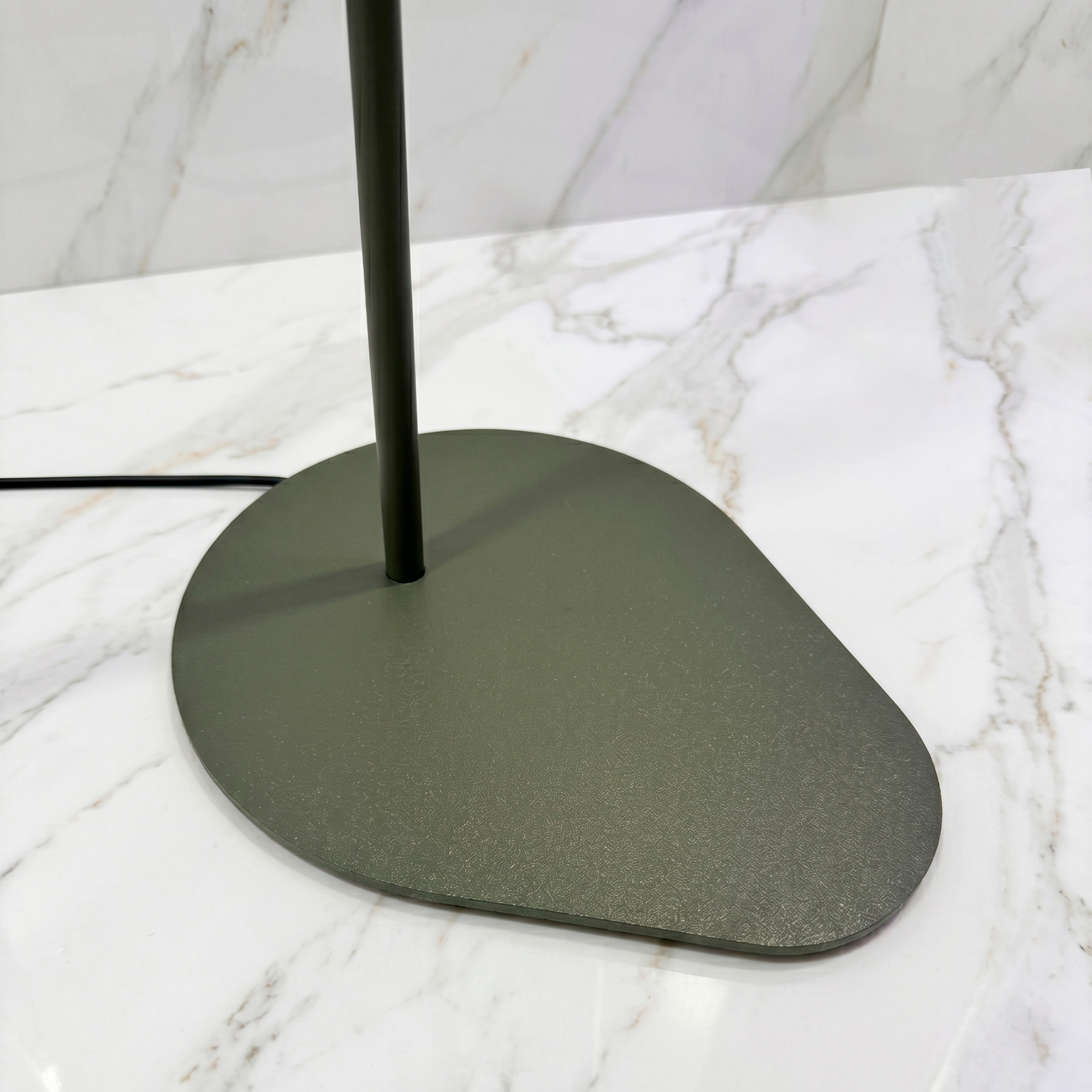 Base en forma de púa con diseño estable