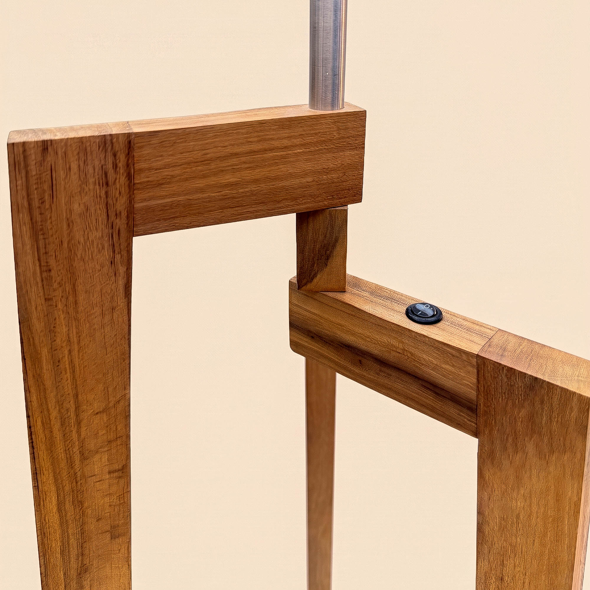 Cable oculto en madera Petiribí