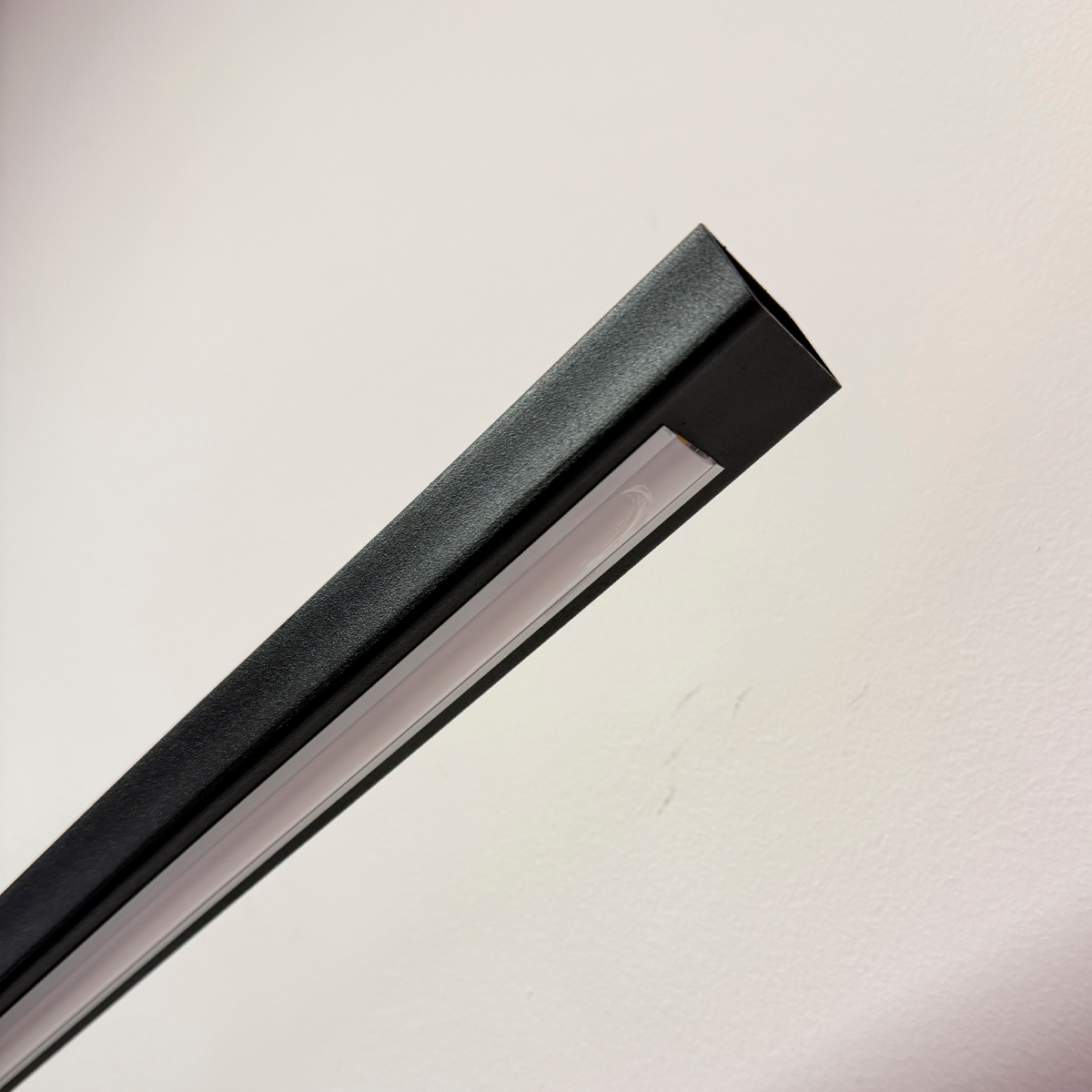 Terminación premium en metal pintado a horno lámpara de techo Dubai