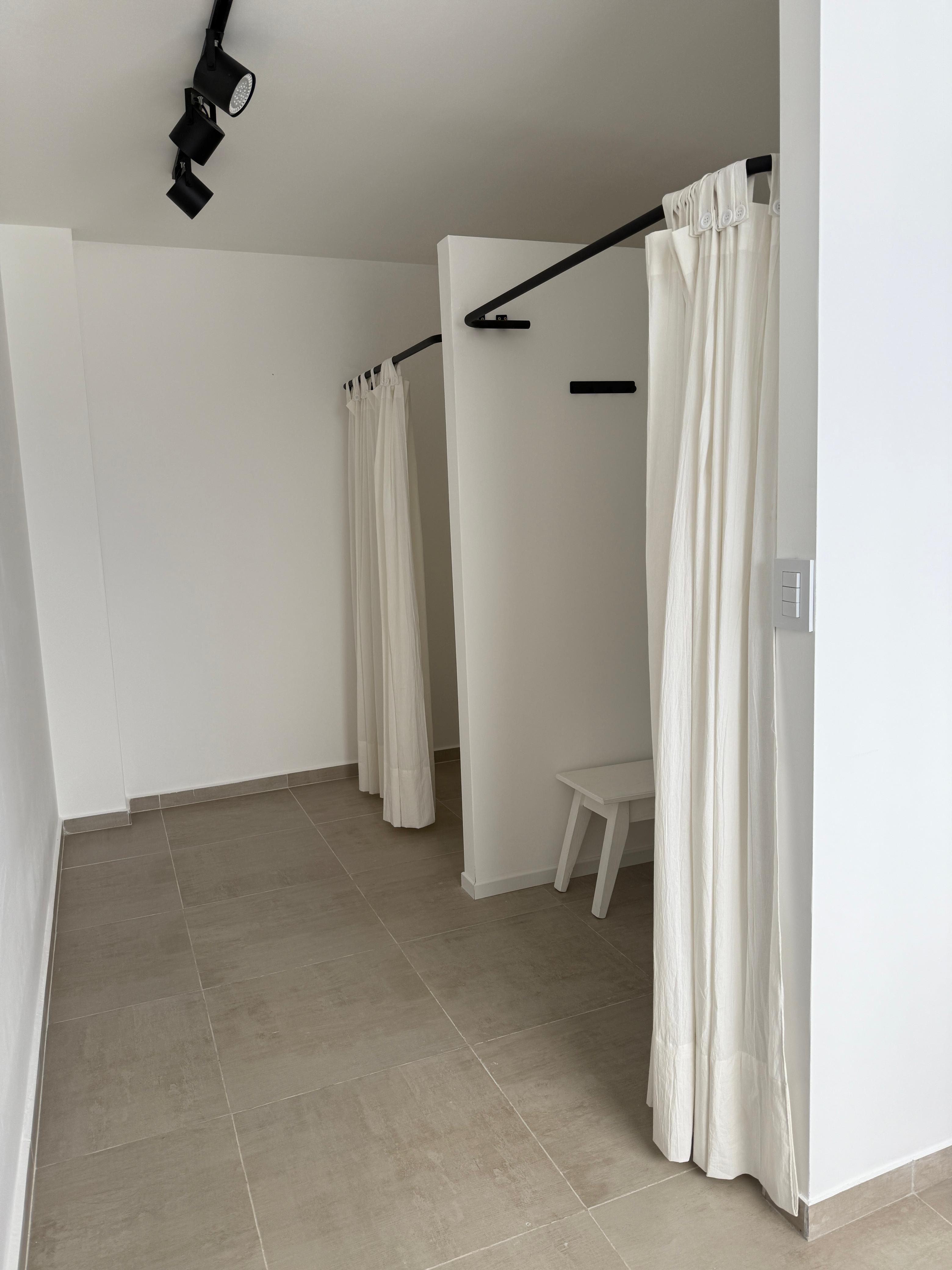 Probadores amplios en Uvarox