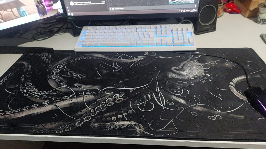 Setup de Tincho con desk pad Onicaps
