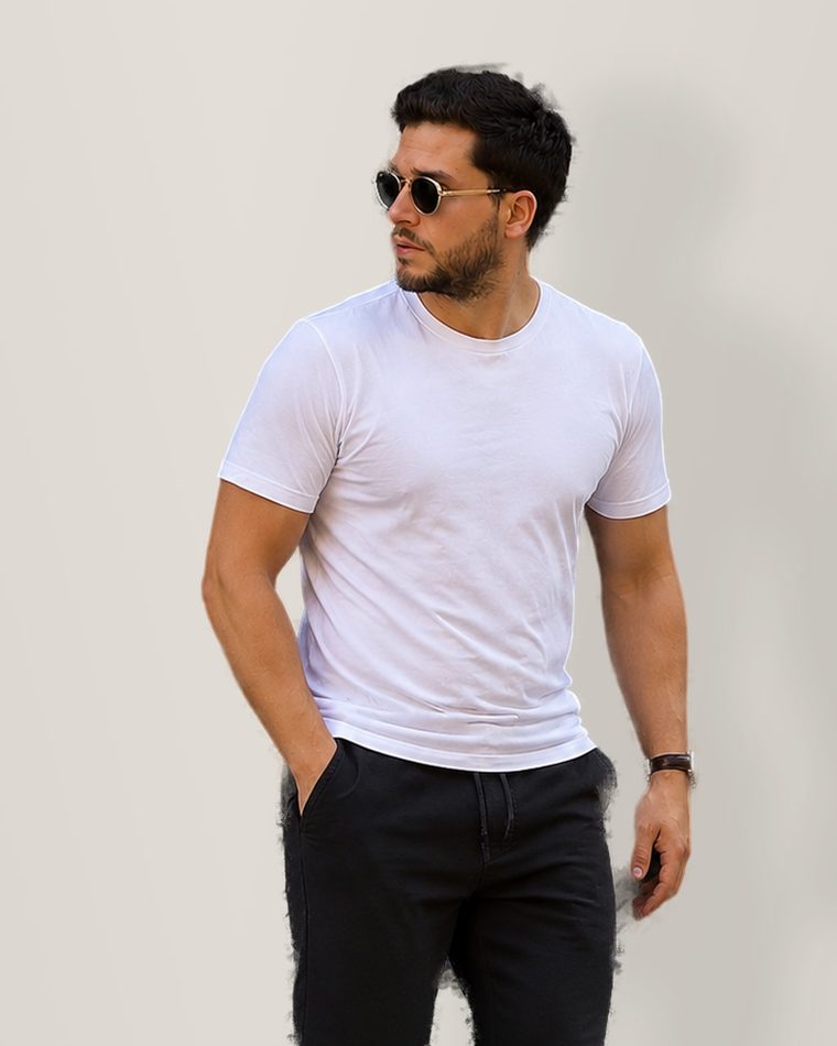 Modelo de 179 cm y 84 kg usando talle M