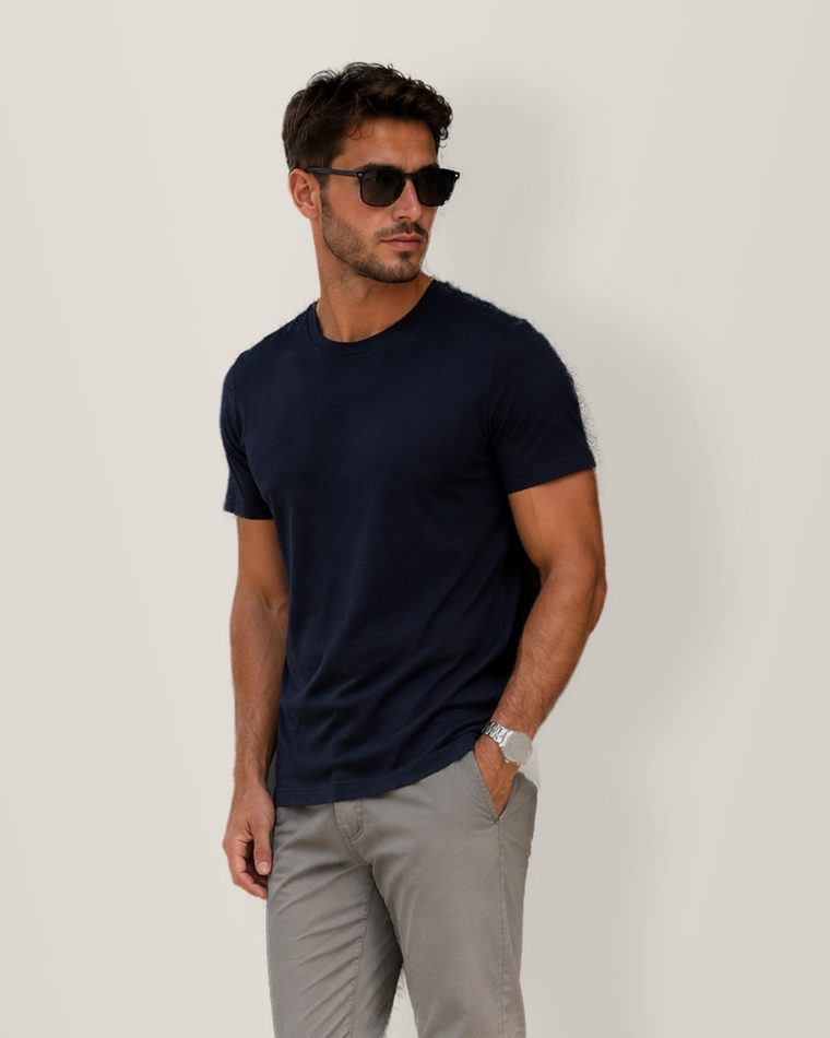 Modelo de 175 cm y 68 kg usando talle S