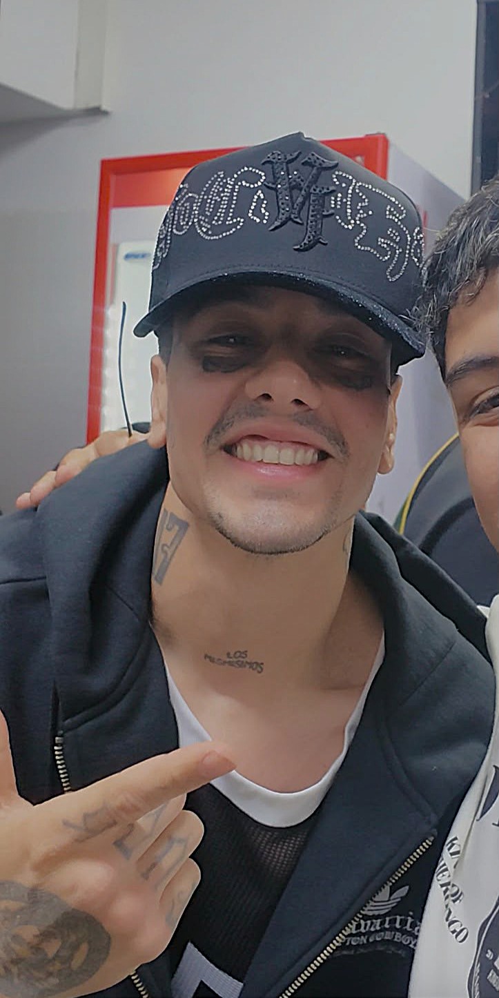Famoso usando No Cool