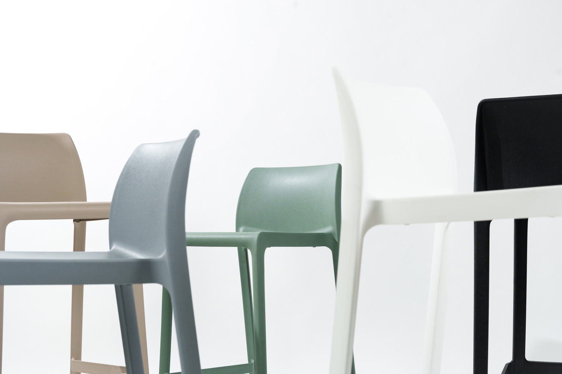 Taburetes Nepal en visón, gris perla, verde seco, blanco y negro