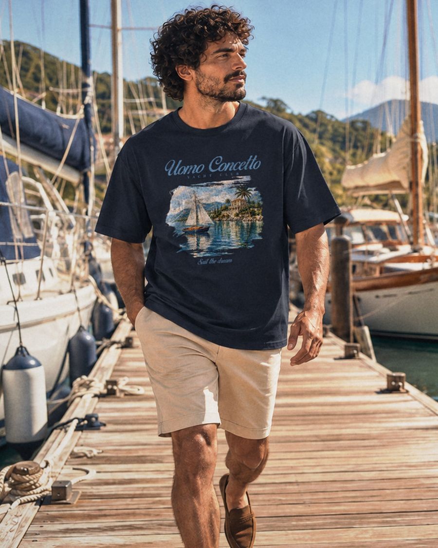 Modelo caminhando no píer do iate clube em Ilhabela, vestindo a Yacht Club azul-marinho