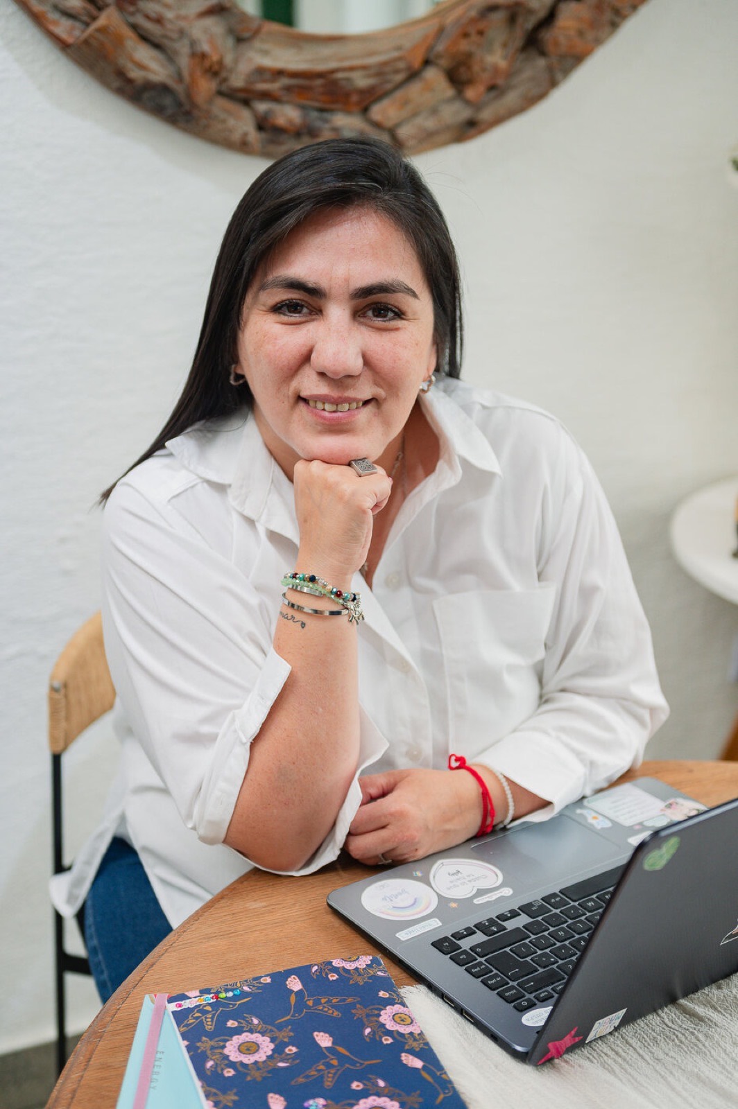 Mariela Aguila, lista para conversar con vos.