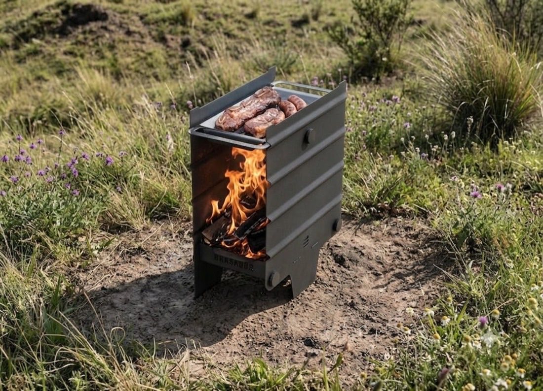 Brasador Original plantado en el campo, cocinando sobre fuego vivo