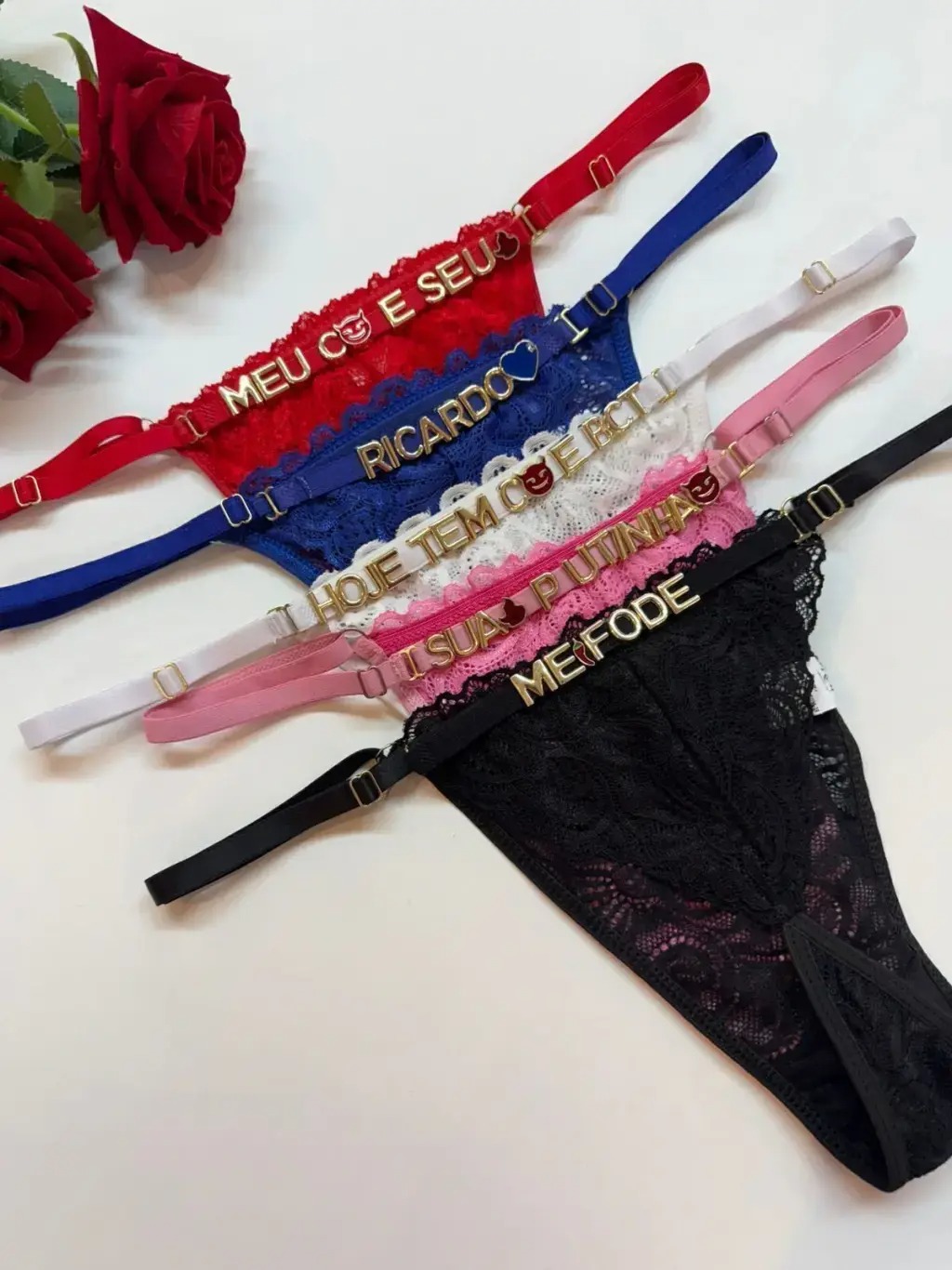 Calcinhas plus size personalizáveis em renda com laterais reguláveis
