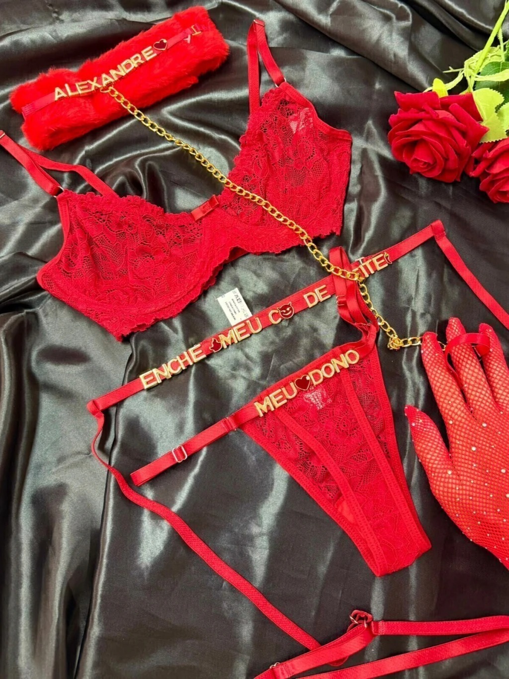 Conjunto de lingerie vermelha em renda com cinta-liga e choker personalizáveis