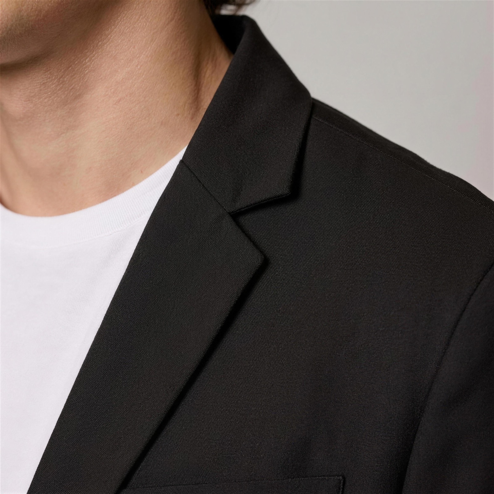 Detalle de solapa del blazer Di Como