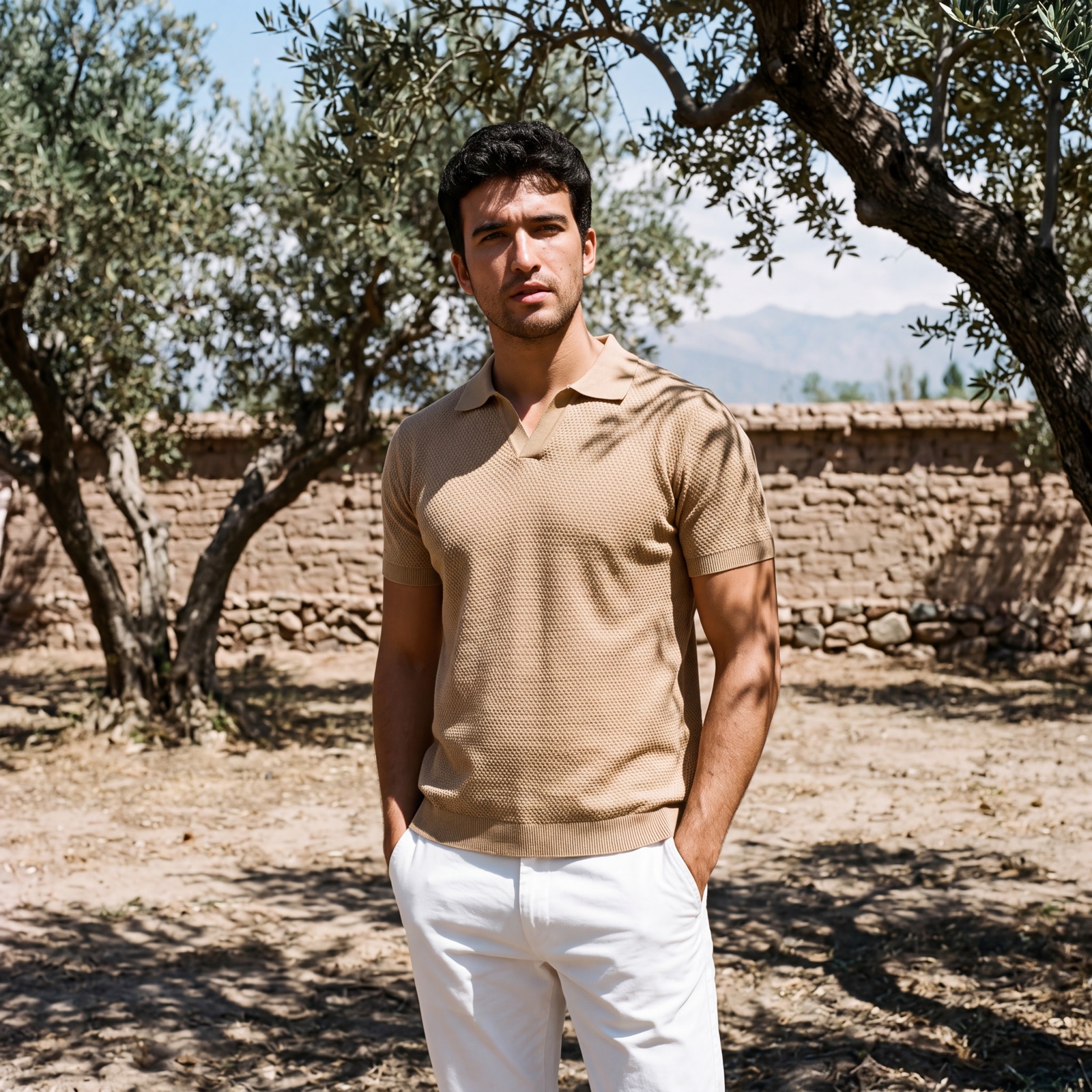 Polo Tejido Cuello en V Capri Camel