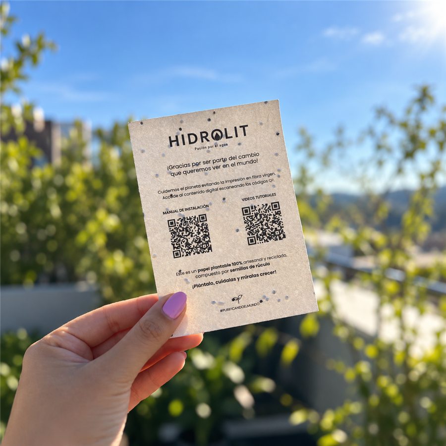 El papel plantable con el código QR al manual