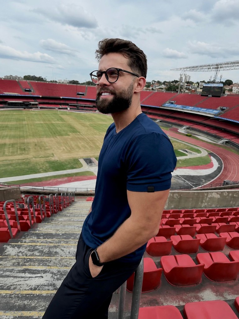 Camiseta Bazika no estádio