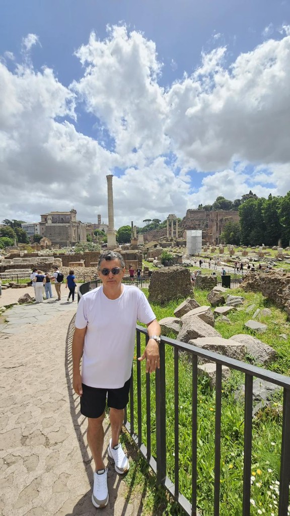 Camiseta branca Bazika em Roma