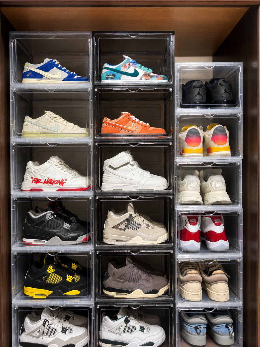 Zapatillas organizadas en cajas transparentes apilables Boxealas
