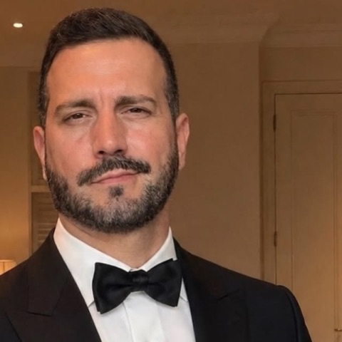 La foto que subió Hugo con su reseña