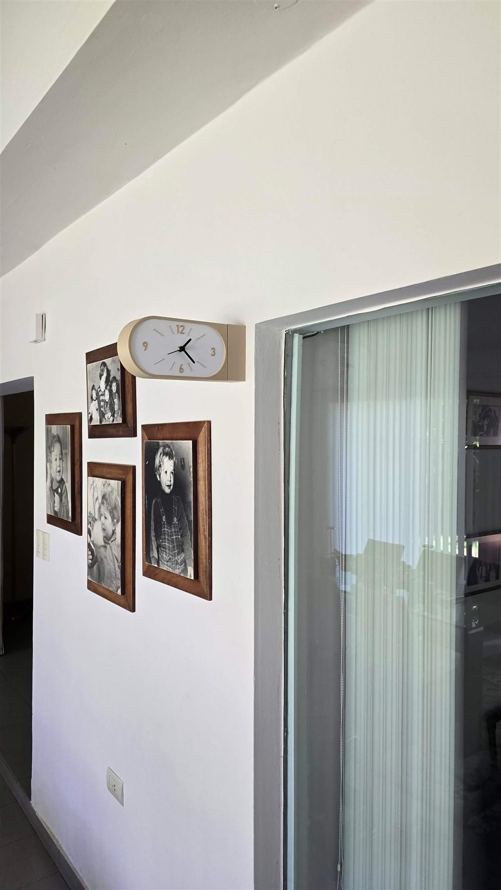 Reloj Doble Kansei instalado en pared de hogar