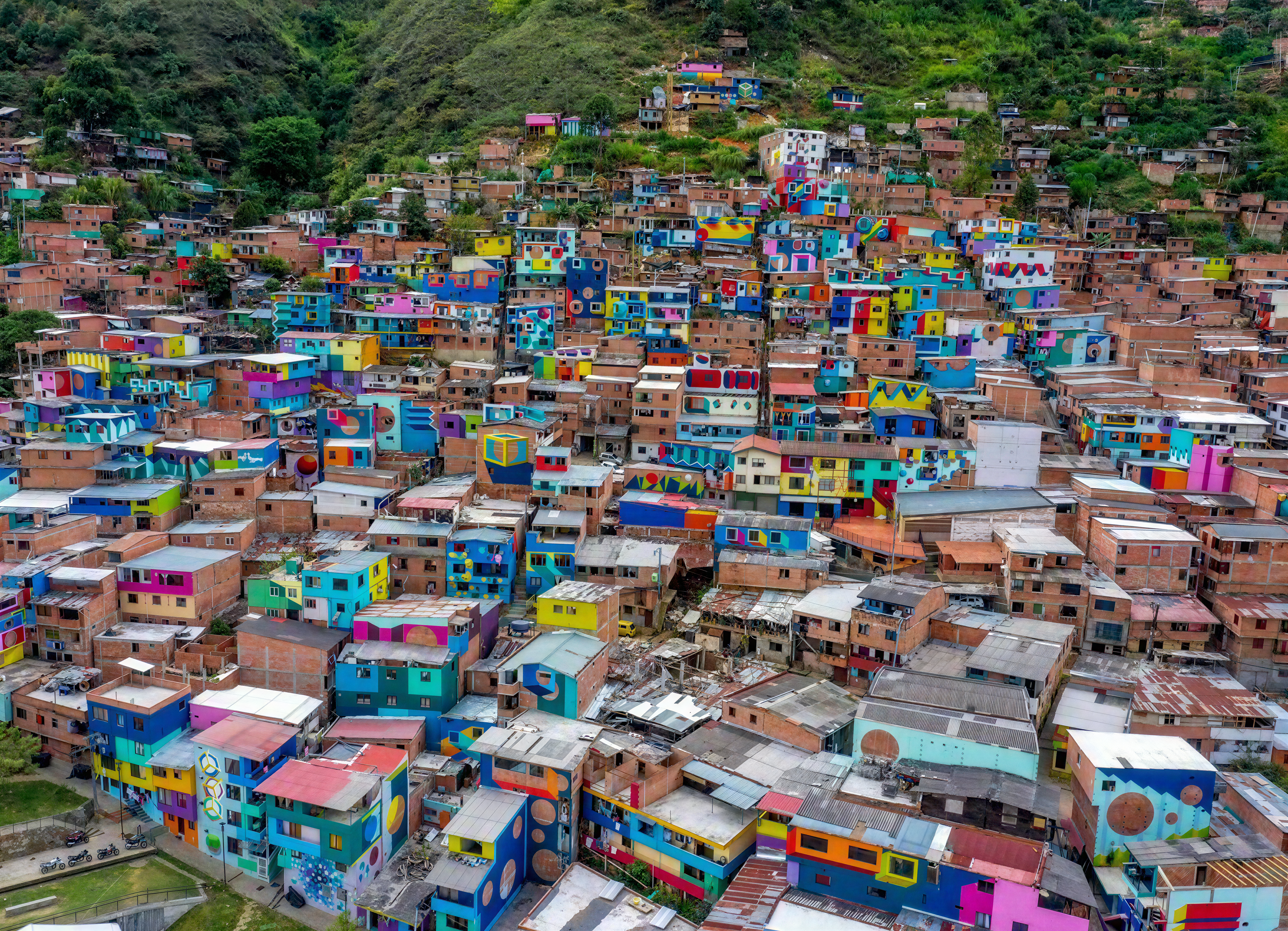 Comuna 3 Manrique - Colores y Comunidad