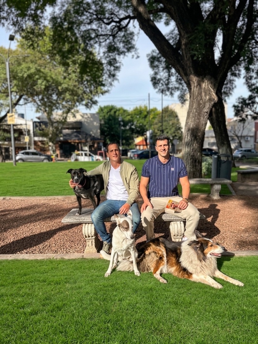 Juan & Federico con sus perros