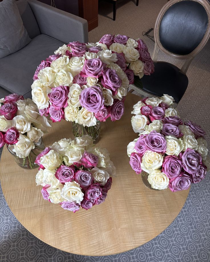 Foto de clienta con su ramo de La Vie En Rose