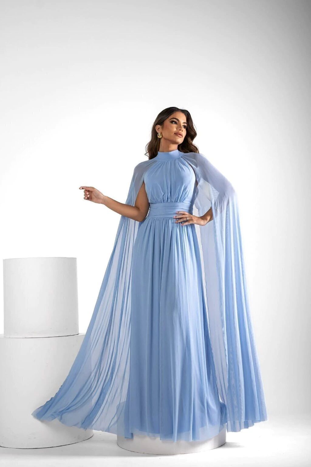 Vestido longo azul com capa