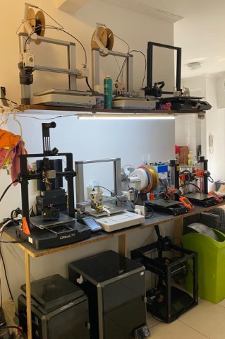 Trabajo t&eacute;cnico e impresoras funcionando en Trimetra 3D