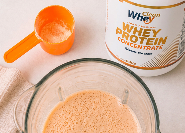 Clean Whey Concentrate sendo preparado