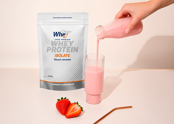 Scoop com whey protein em pó