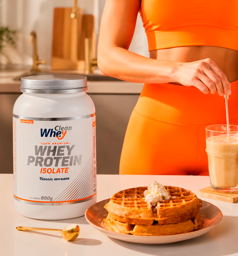 Clean Whey Protein Isolate com bowl de morango