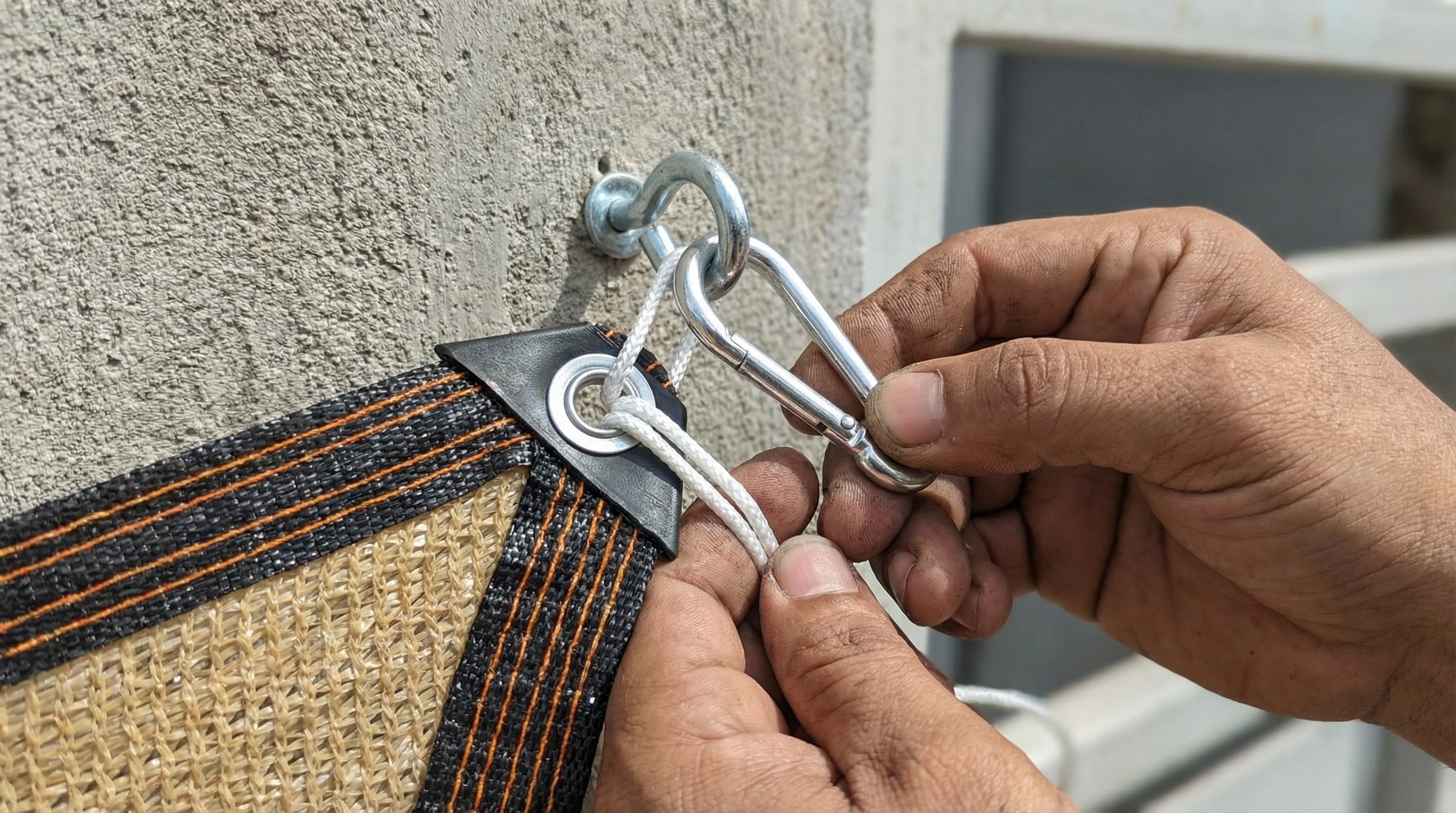 Fixando mosquet&otilde;es de a&ccedil;o