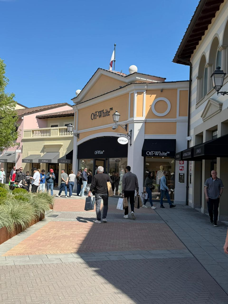 Outlet Off-White en Italia