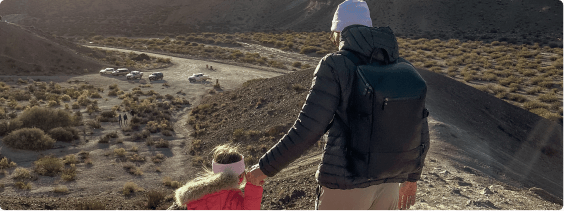 Cliente Bennemann em momento de viagem com mochila da marca