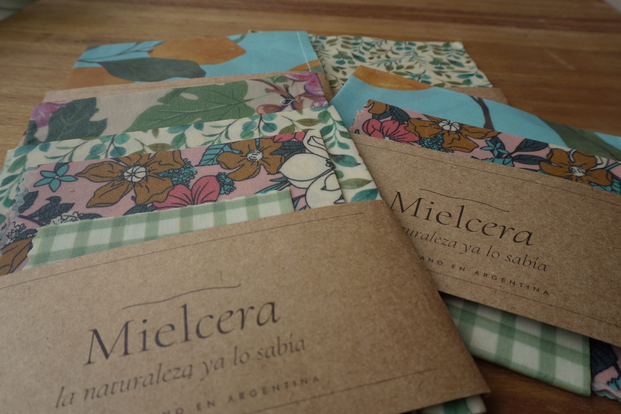 Packs de envolturas MielCera con faja kraft