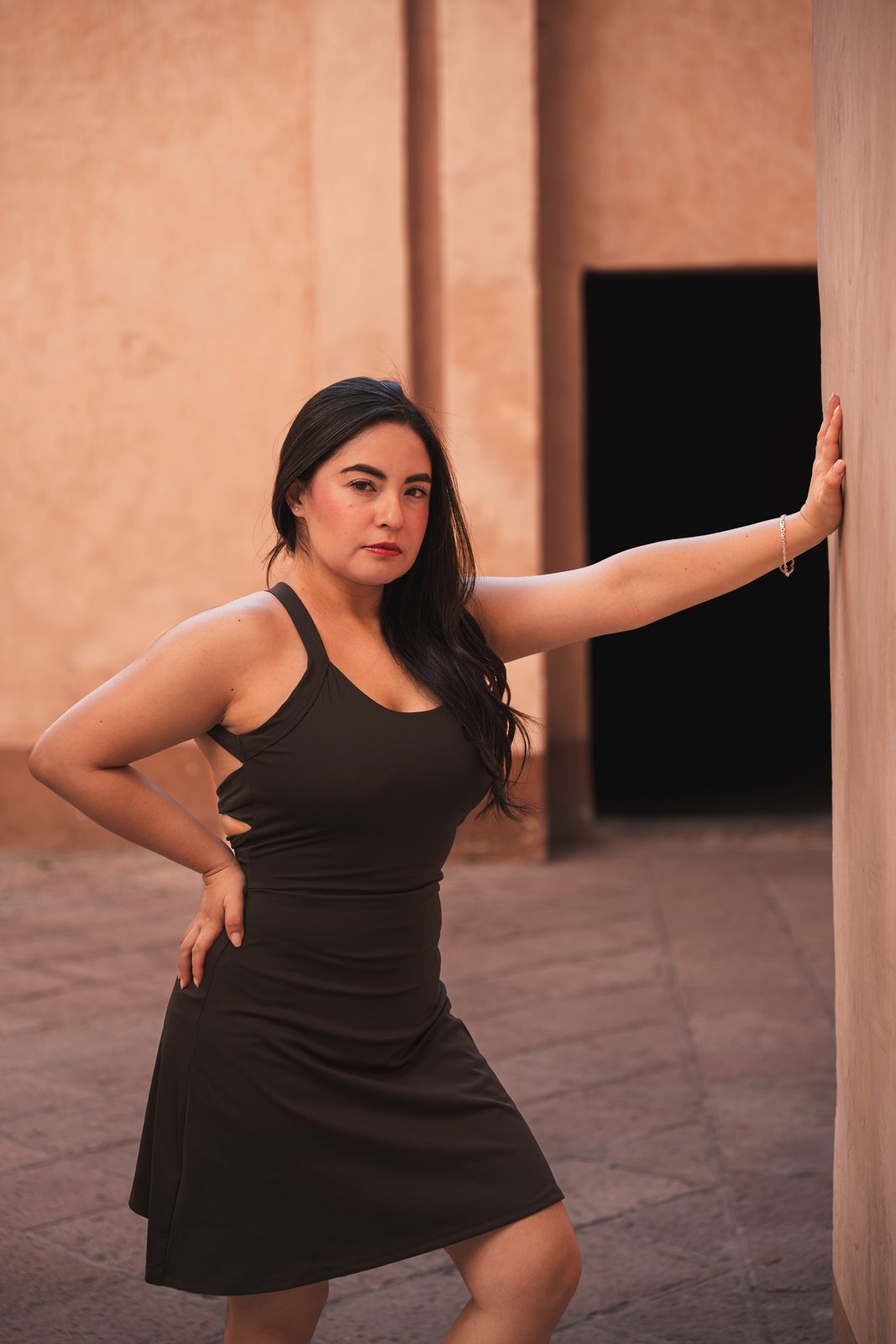Mujer con ropa athleisure MA CHÉRIE — filosofía de la marca