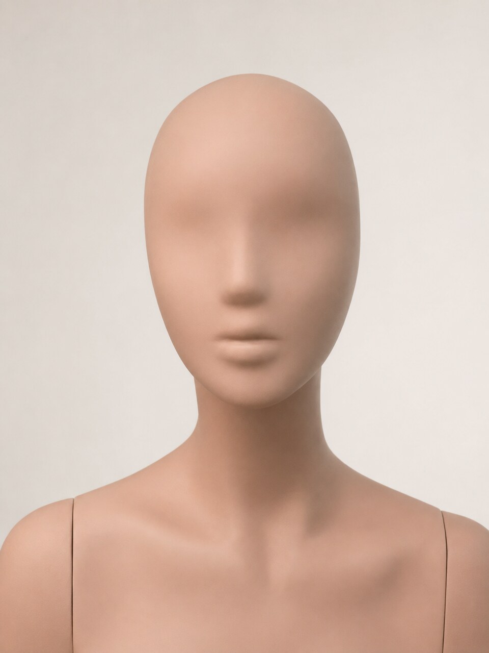 Cabeça feminina Futurista em vista frontal
