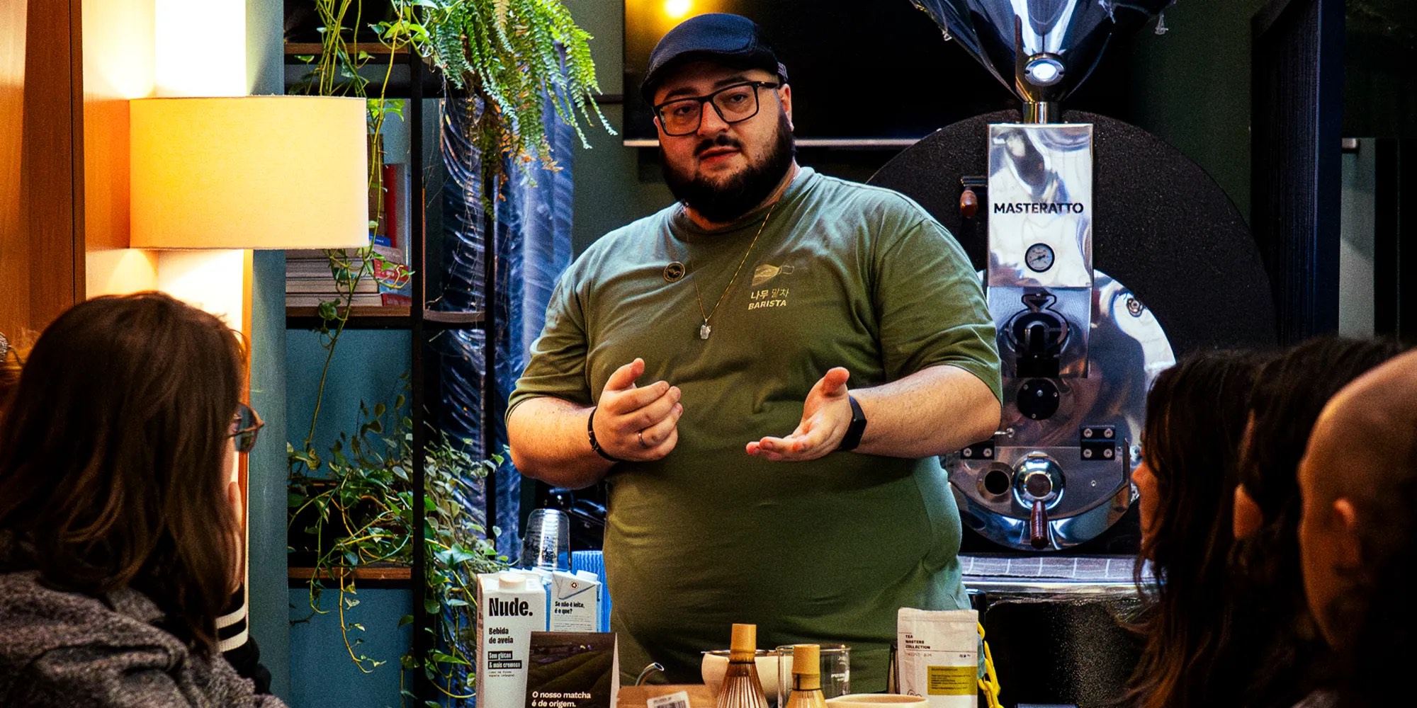 Treinamento de baristas no preparo do matcha