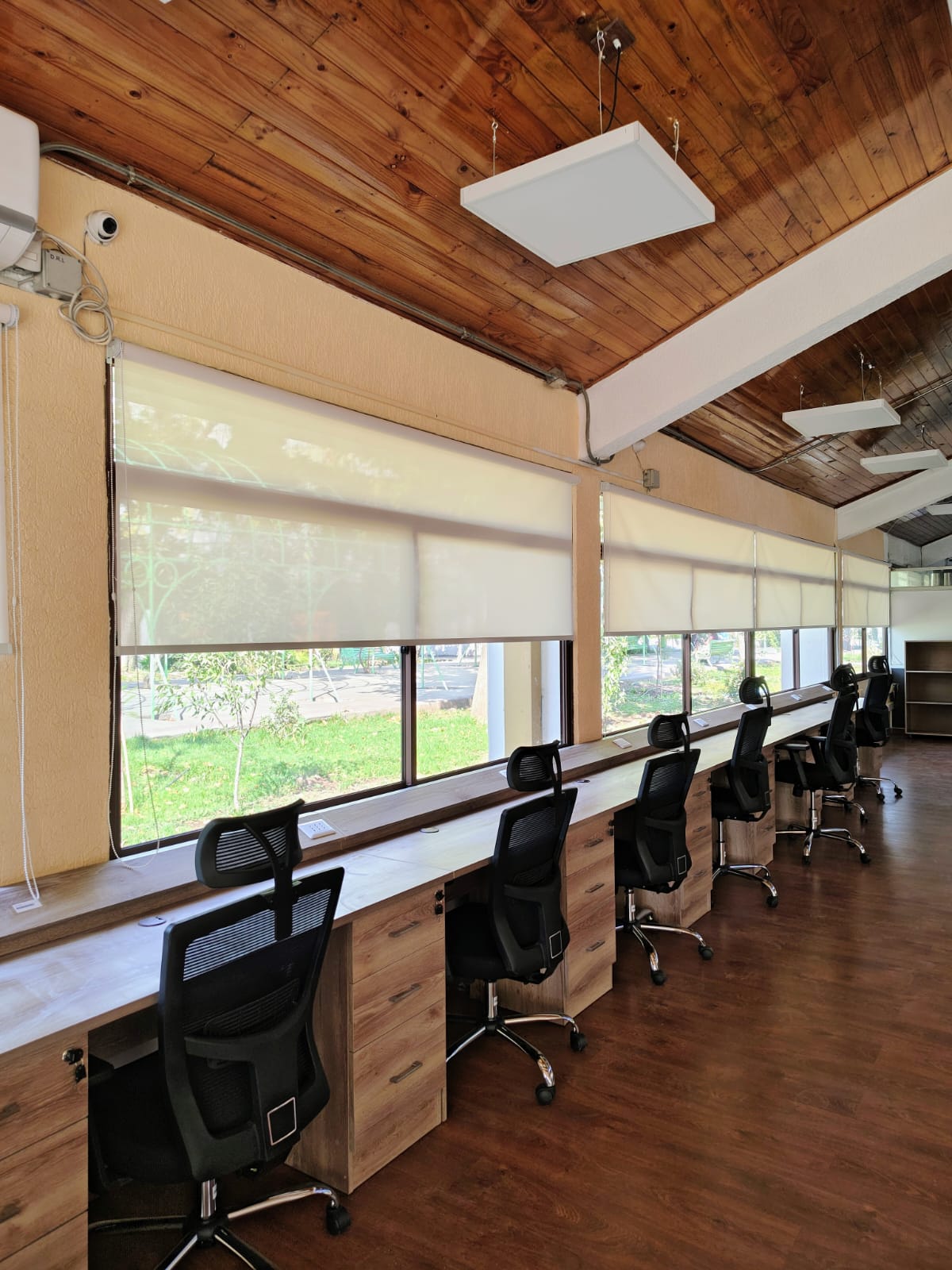 Proyecto de cortinas roller para oficina, vista principal