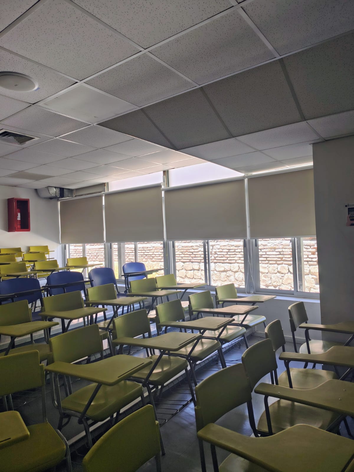 Proyecto de cortinas roller para oficina 2