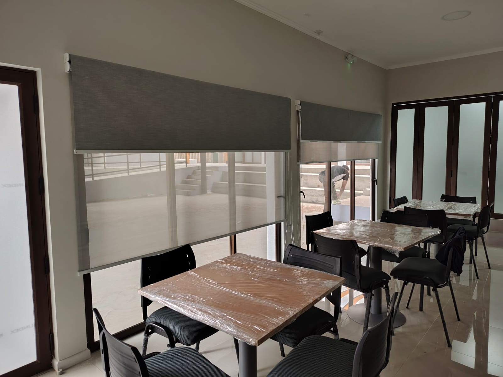 Cortinas roller en oficina, proyecto principal