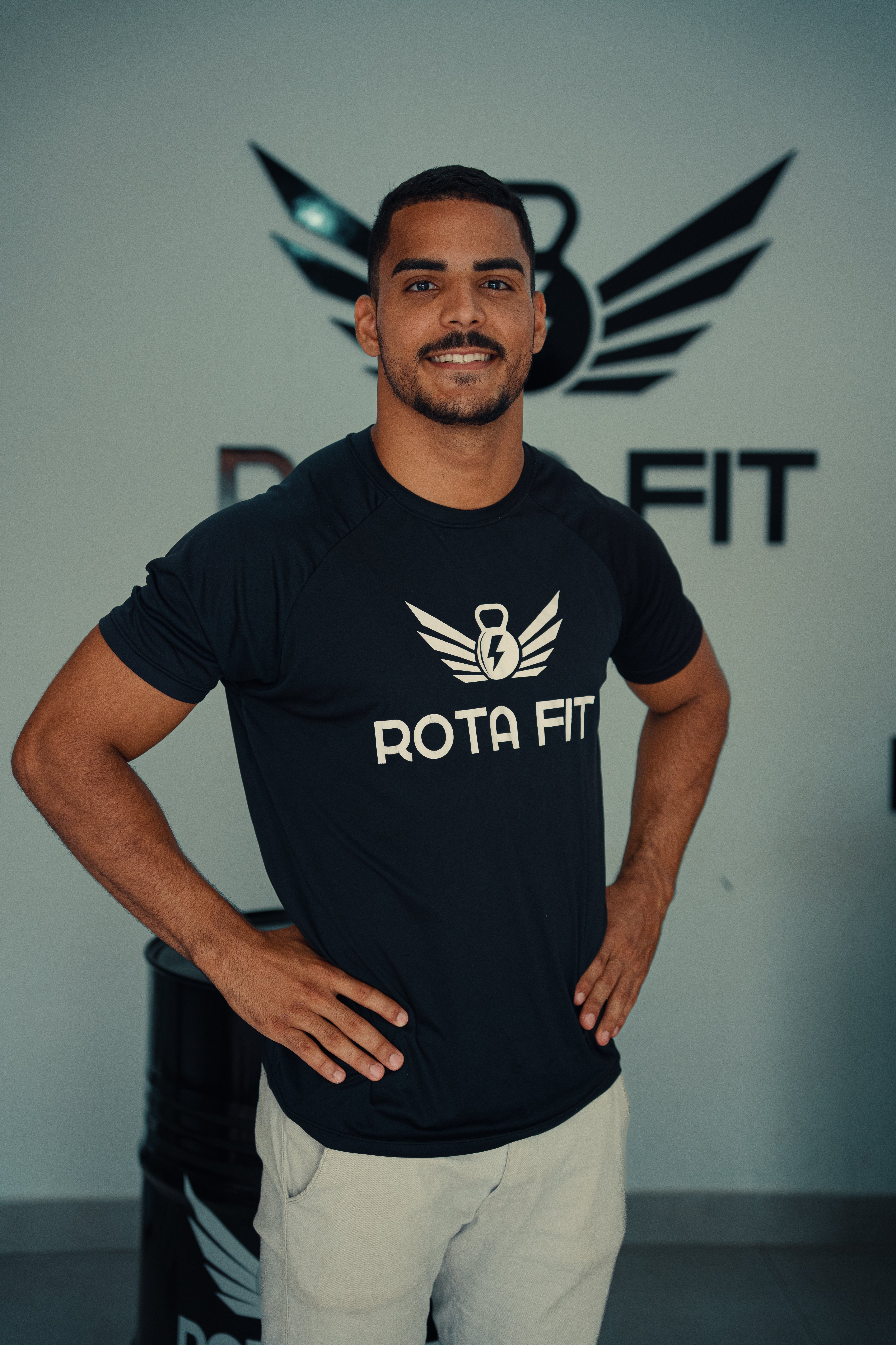 Matheus com Camisa Rota Fit